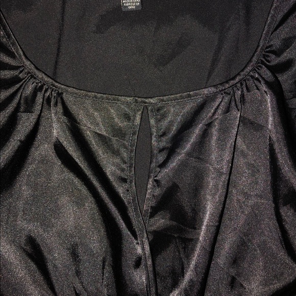 Guess black satin top - Picture 2 of 2